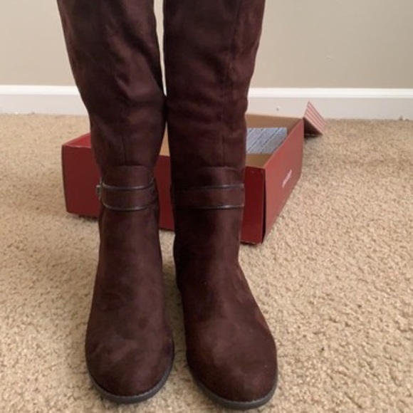 Dressbarn - Picture 2 of 8